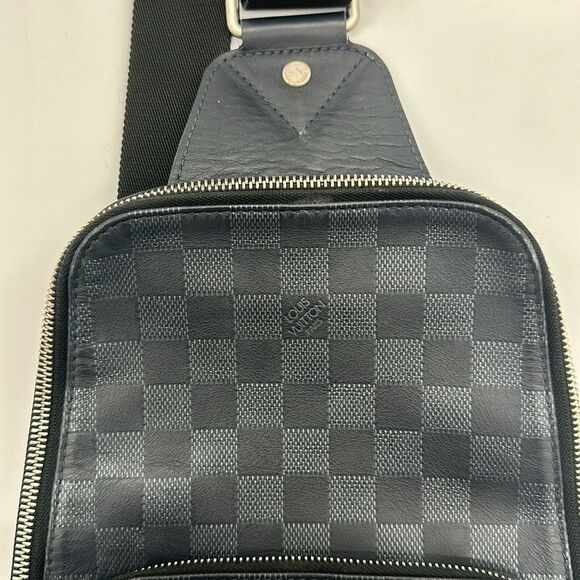 Louis Vuitton Avenue Slingbag NM - Picture 11 of 16